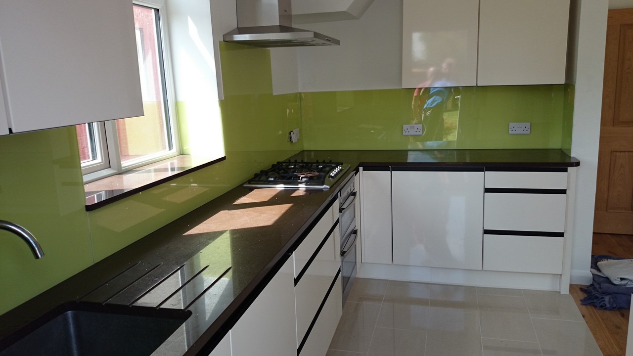 Lime green glass kitchen splashback installed by Hemel Hempstead glaziers